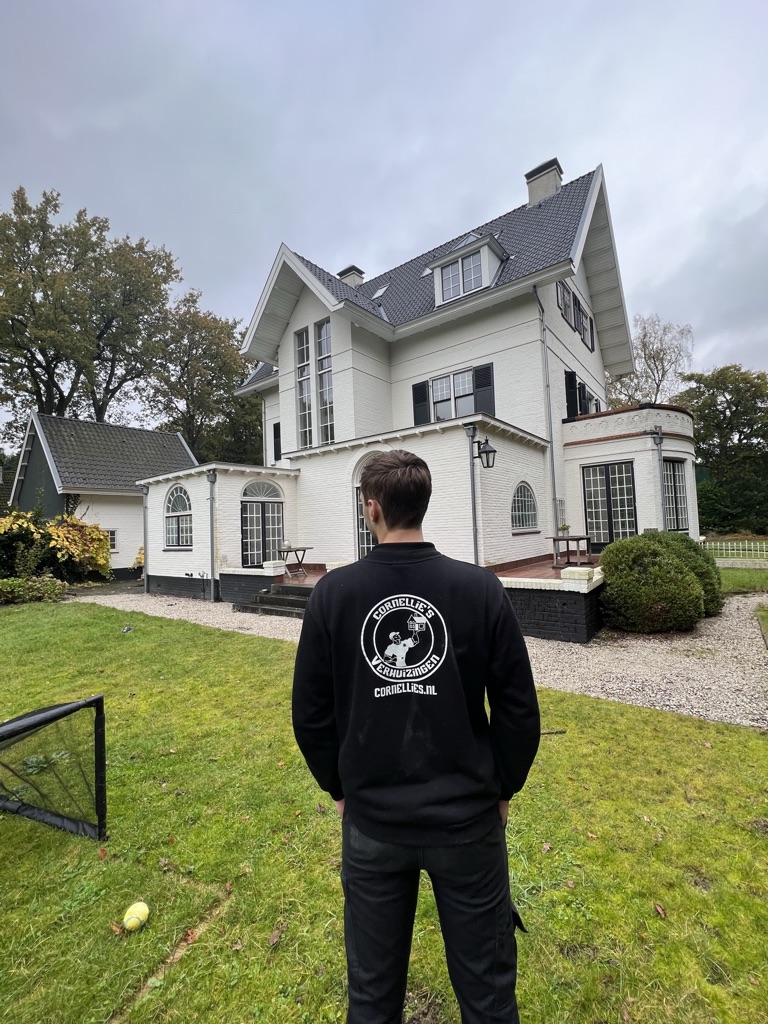 Het team van Cornellies Verhuizingen klaar voor vertrek